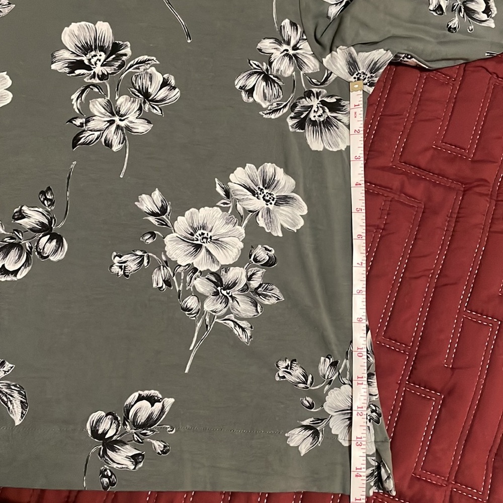 Clear out sale! J. Jill - Sage green with white flowers. 3/4 sleeves. - Picture 4 of 8